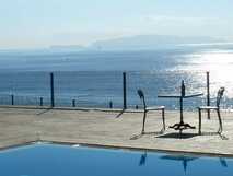 Pool mit Meerblick im Albatroz Beach Club auf Madeira