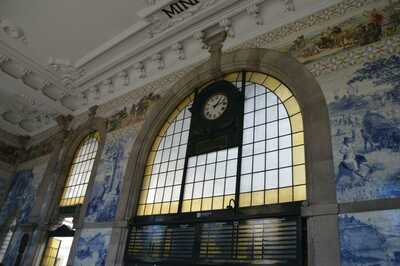 Mehr als 20.000 Azulejos Fliesen am Bahnhof in Porto: Sao Bento Station