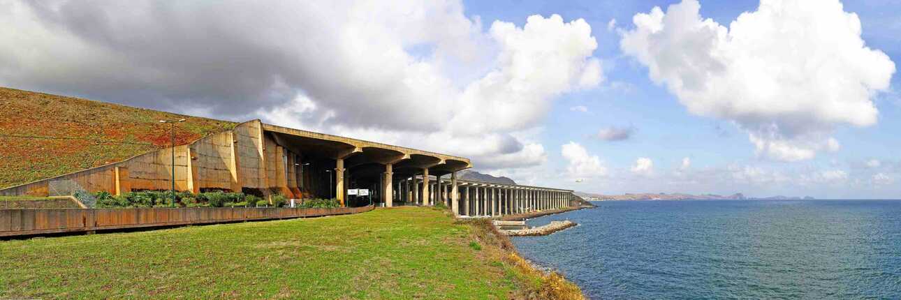 Flughafen in Portugal - auf  Stelzen gebaut - Madeira