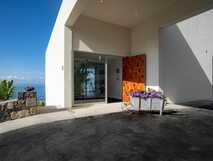 Sul Villas & Spa – Moderner Eingang mit Meerblick und einladender Atmosphäre auf Sao Miguel.