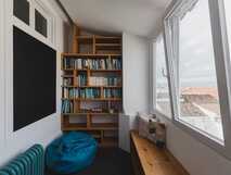 Casa da Cascata auf Sao Miguel, gemütliche Leseecke mit viel natürlichem Licht und entspannter Atmosphäre – ideal zum Abschalten und Entdecken.