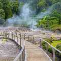 Furnas, auf der Südostseite der Insel Sao Miguel, ist ein ruhender Vulkankrater, die geothermische Aktivität können Sie überall spüren: an den dampfenden Fumarolen und in den Thermalbecken - ein Höhepunkt Ihres Azoren Familienurlaubs am Meer