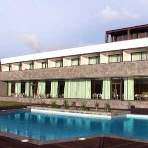 Hotel-graciosa-moderner-poolbereich