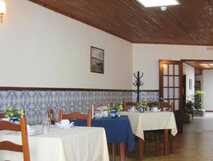 Hotel Ocidential auf Flores, gemütlicher speiseraum mit traditionellem Charme.