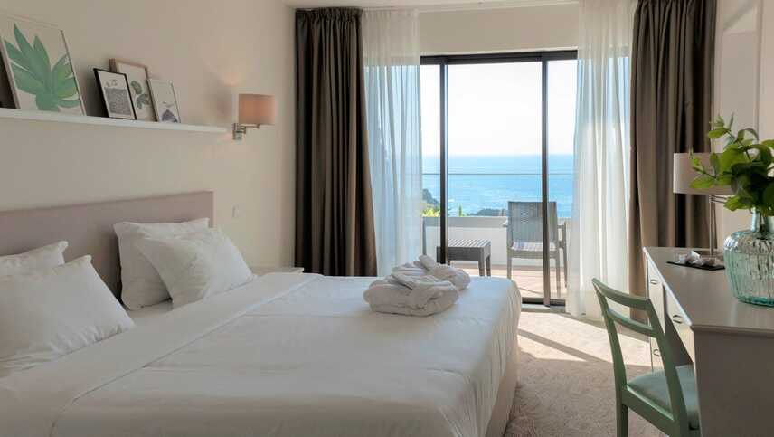 Junior suite - dbl room 1-jpg 1280x720 q85 crop subsampling-2 upscale