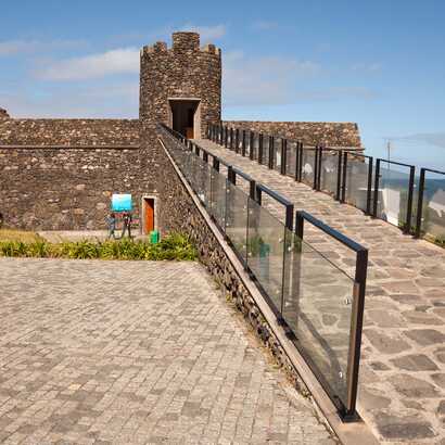 Weg zum Aquário da Madeira im Forte São João Baptista