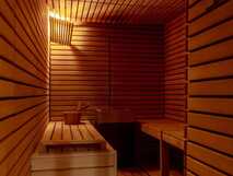 Sensi Azores Nature & Spa auf Sao Miguel, gemütliche Sauna aus hellem Holz für pure Entspannung im Wohlfühlambiente.