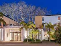 Terra Nostra Garden Hotel auf Sao Miguel – Einladendes Boutique-Hotel mit tropischem Gartenparadies und entspannter Atmosphäre bei Abendlicht.