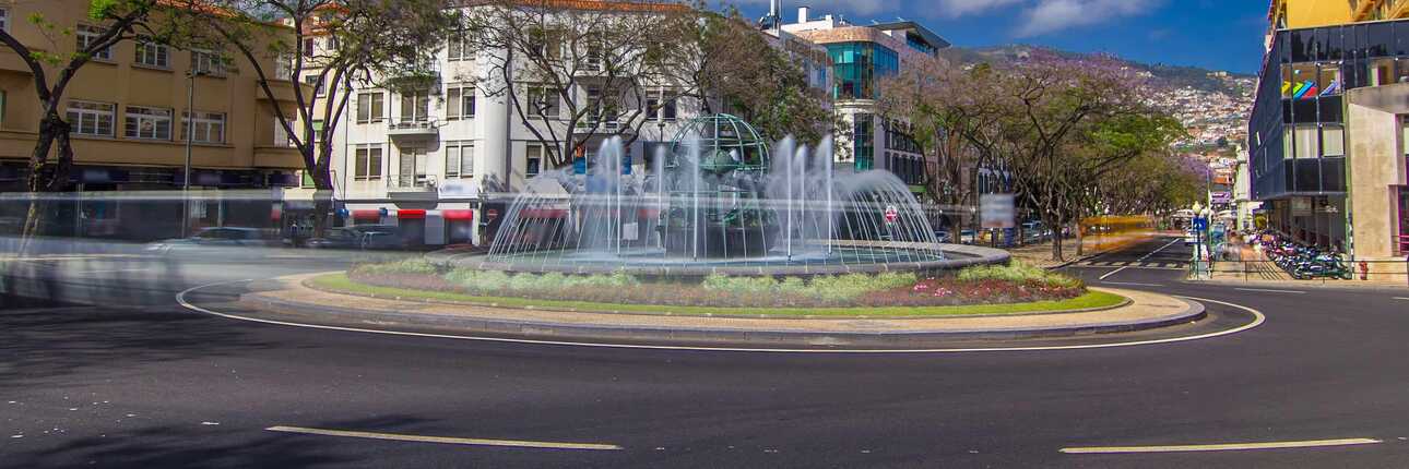 Unterwegs im Kreisverkehr mit dem Madeira Mietwagen