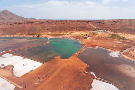 Mondlandschaft auf der Insel Sal - die Salinen von Pedra de Lume