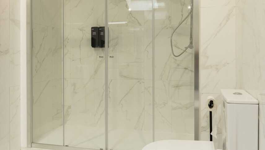 Aparthotel-horta-bay-walk-in-dusche