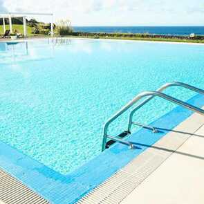 Hotel-anc-experience-resort-pool-meerblick