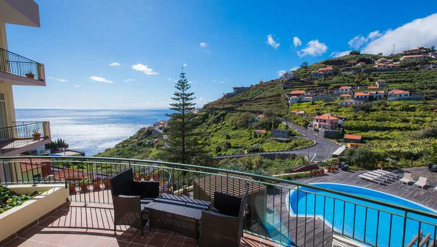 Hotel-do-campo-reception-balcony