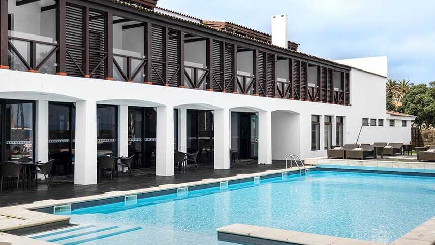 Pousada-forte-da-horta-pool-historisches-hotel-azoren