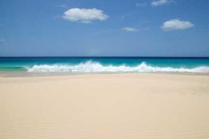 Boa Vista hat ihn: den perfekten Strand - genießen Sie ihn bei einer Kapverden Rundreise!