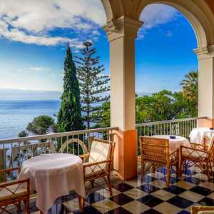 Terrasse des Reid´s Palace Hotels mit Blick über die Bucht von Funchal auf Madeira