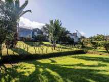 Tradicampo - Casa da Talha auf Sao Miguel, idyllischer Garten mit viel Grün und entspannter Atmosphäre für erholsame Ferien.