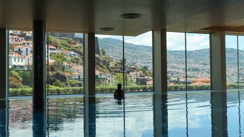 030-hb-indoor-pool 105207997
