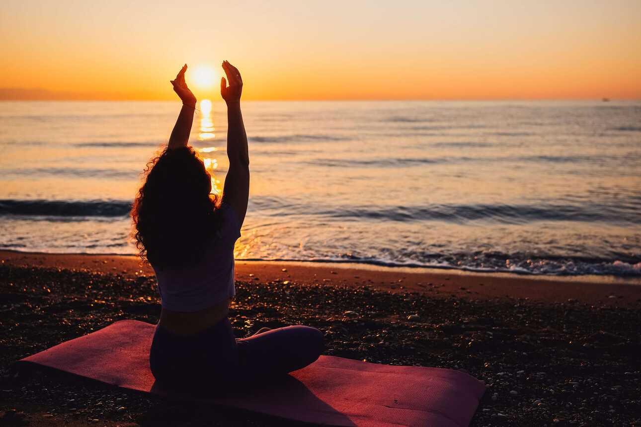 Azoren Yoga Sonnenuntergang