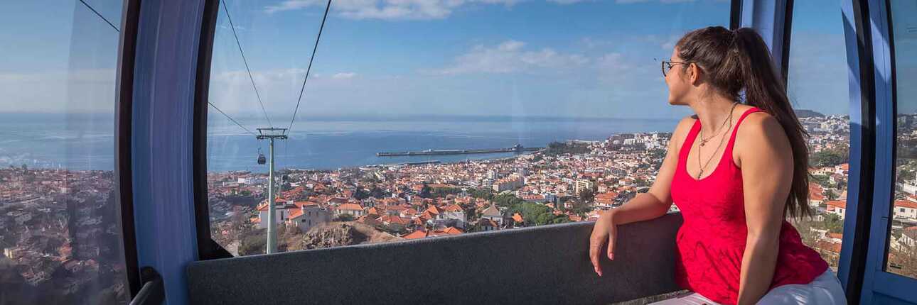 Blick aus der Seibahn-Gondel auf Funchal