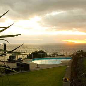 Casa-do-ouvidor-sonnenuntergang-pool-atlantikblick