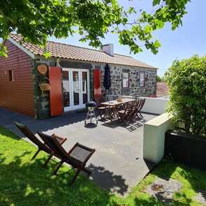 Casas-darramada-ferienhaus-azoren-mit-meerblick