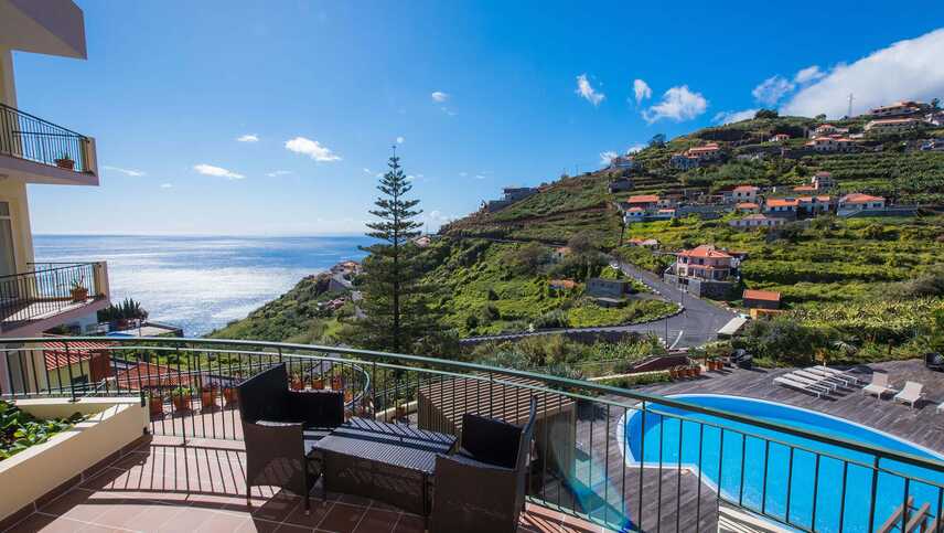 Hotel-do-campo-reception-balcony