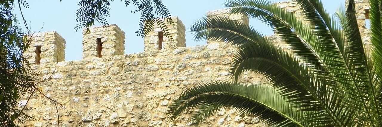 Festungsmauer in der Altstadt von Lagos Portugal