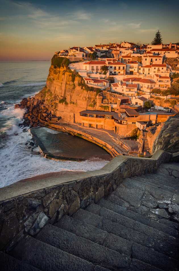 Blick auf Sintra im Sonnenuntergang. Stadt gehört zum UNESCO Weltkulturerbe Portugal.