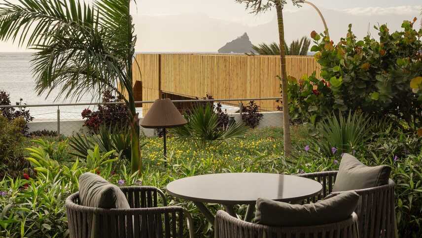 Fp-vxefp-restaurantterrace3tif-97205 classic-hor