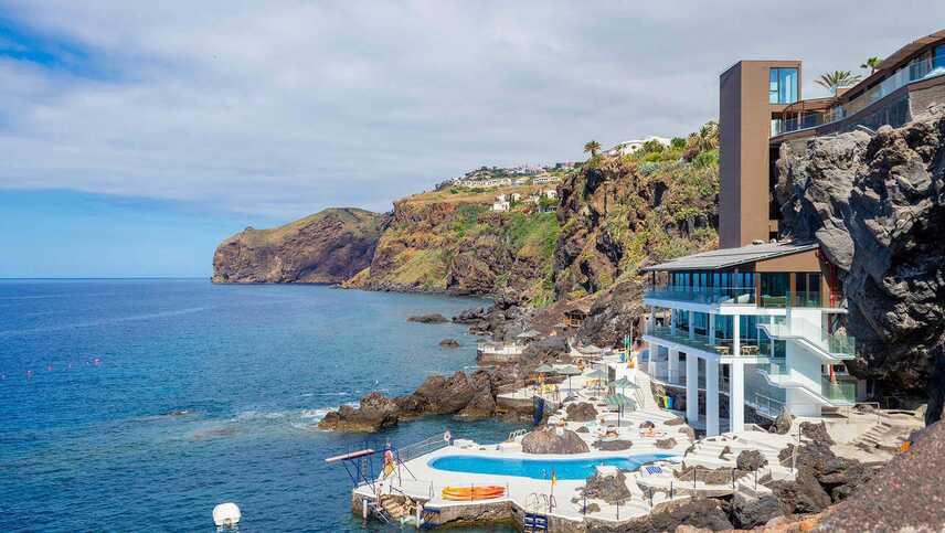 Beliebt bei Einheimischen und Besuchern: Lido Galomar in Canico de Baixo