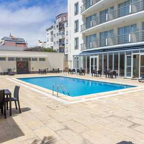 Ms-vila-nova-hotel-poolbereich-ponta-delgada