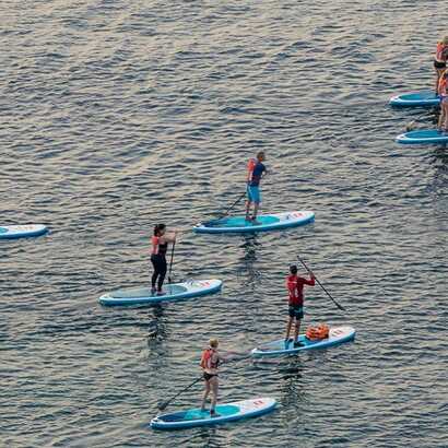 Erkunden Sie die traumhafte Küste am São Rafael Beach bei einer SUP-Tour.