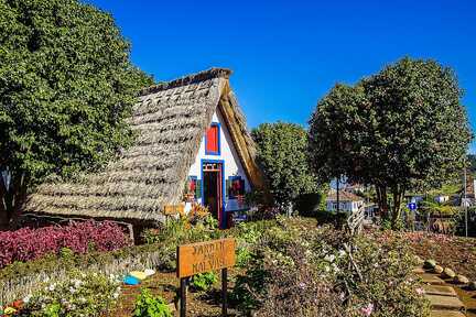 Entdecken Sie bei einer Madeira Rundreise die typyischen Häuschen in  Santana.