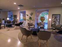 Hotel Faial Garden, elegante und gemütliche Lobby mit stilvoller Lounge zum Entspannen in modernem Ambiente, perfekt für Ihren Aufenthalt in Horta