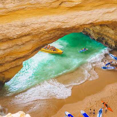 Nicht weit von Albufeira: Eine Tour zu den berühmten Höhlen von Benagil lohnt sich
