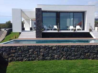 Casa-das-cinco-modern-villa-pool-front-azoren