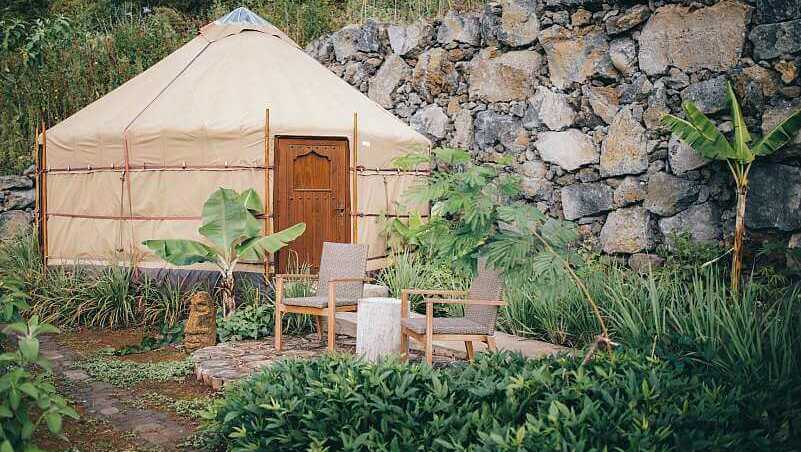 Glamping-retiro-atlantico-pico-yurt-natur