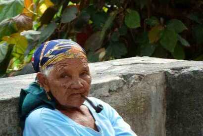 Auf Santo Antao rauchen die älteren Frauen Pfeife