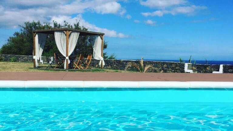 Hotel-alluar-lodge-pool-mit-meerblick