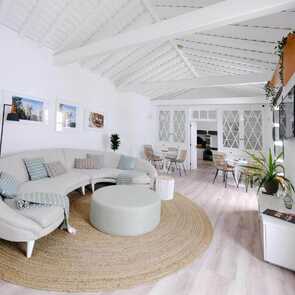 Hotel-boa-nova-hostel-lounge-helles-interieur