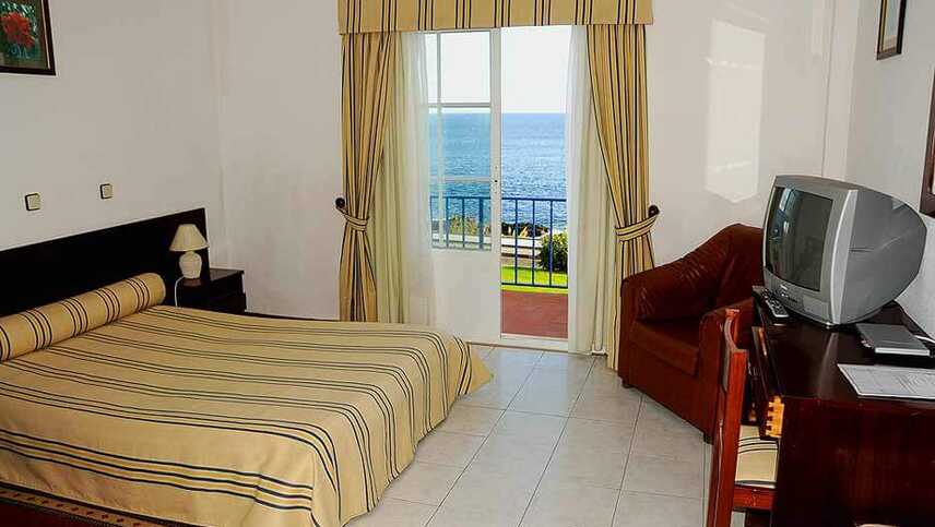 Hotel-ocidential-standardzimmer