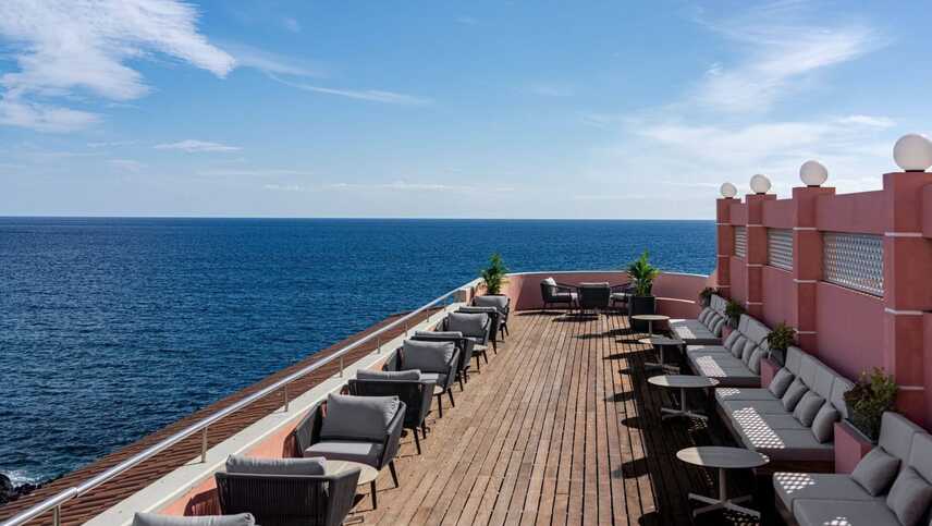 Auf der Terrasse des Hotels Terceira Mar in Angra do Heroismo lässt es sich wunderbar entspannen