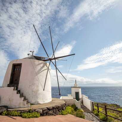 Windmuehlen-insel-corvo