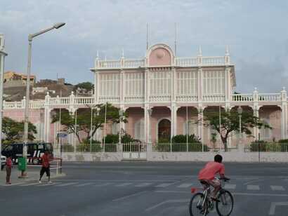 Einer der prächtigsten Kolonialbauten auf Sao Vicente - der Palacio do Povo in Mindelo