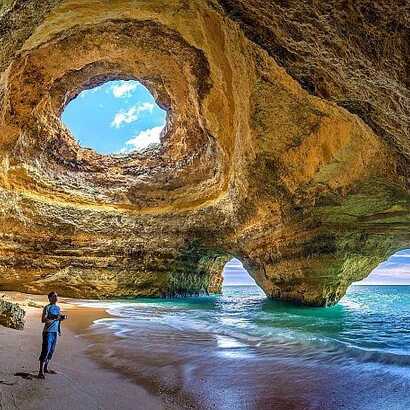 Fantastische Höhle von Benagil an der Algarve