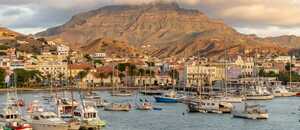 Kapverden Urlaub beginnt in der Bucht von Mindelo auf Sao Vicente - der perfekte Ausgangspunkt für Ihr Kapverden Inselhopping