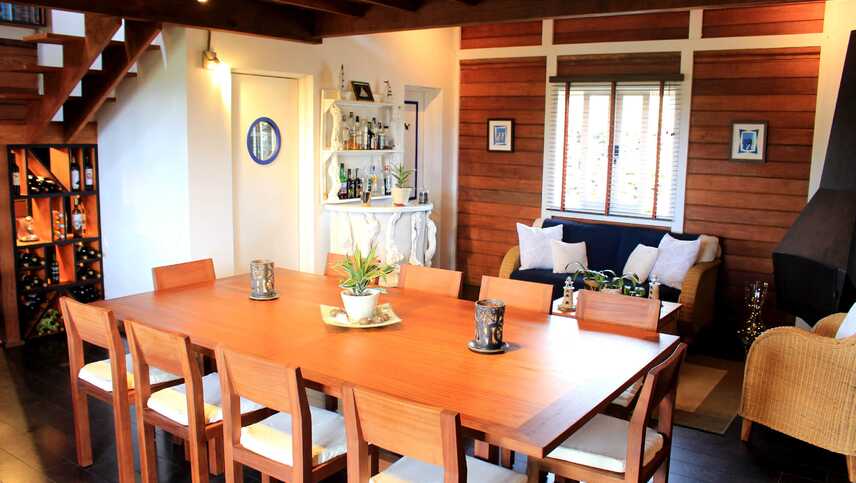 Esszimmer-im-guesthouse-o-zimbreiro