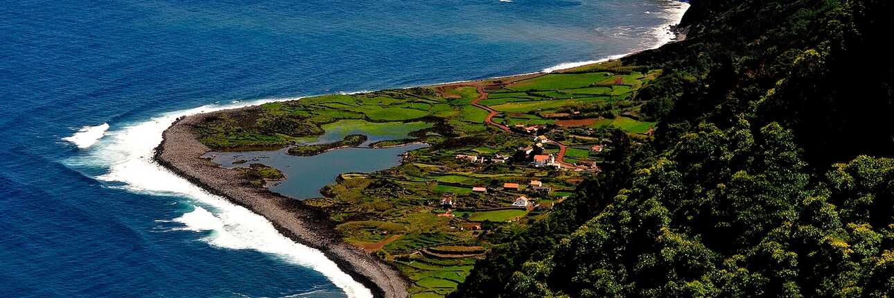 Fajas - eine der Azoren Sehenswürdigkeiten auf Sao Jorge