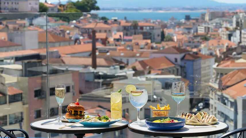 Portugal-lissabon-h10-duque-de-loule-hotel-terrasse-essen-mit-blick